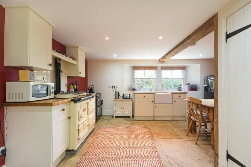 BREMEL BARN, family friendly, with open fire in Low Newton-By-The-Sea