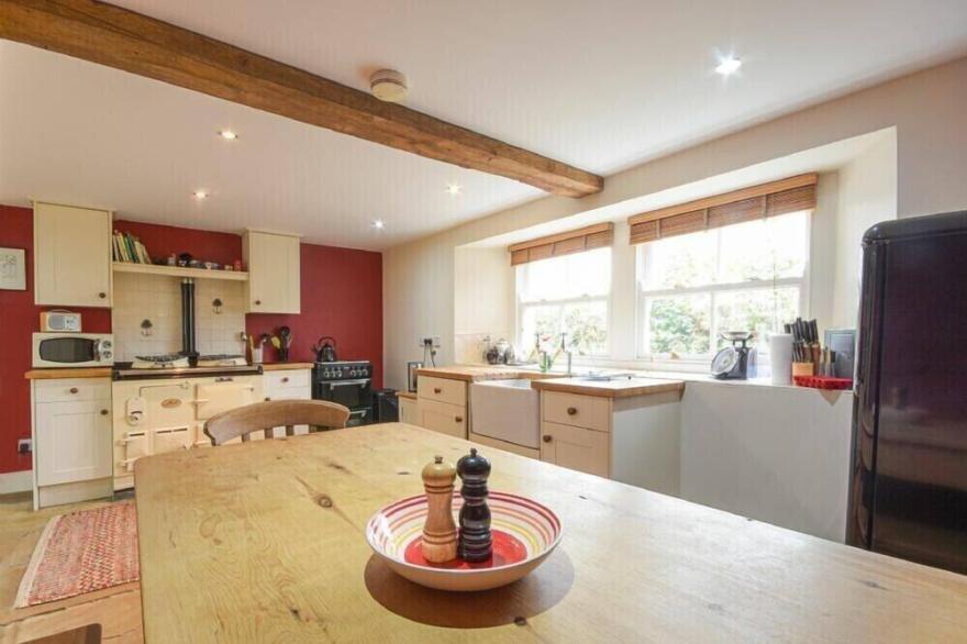 BREMEL BARN, family friendly, with open fire in Low Newton-By-The-Sea