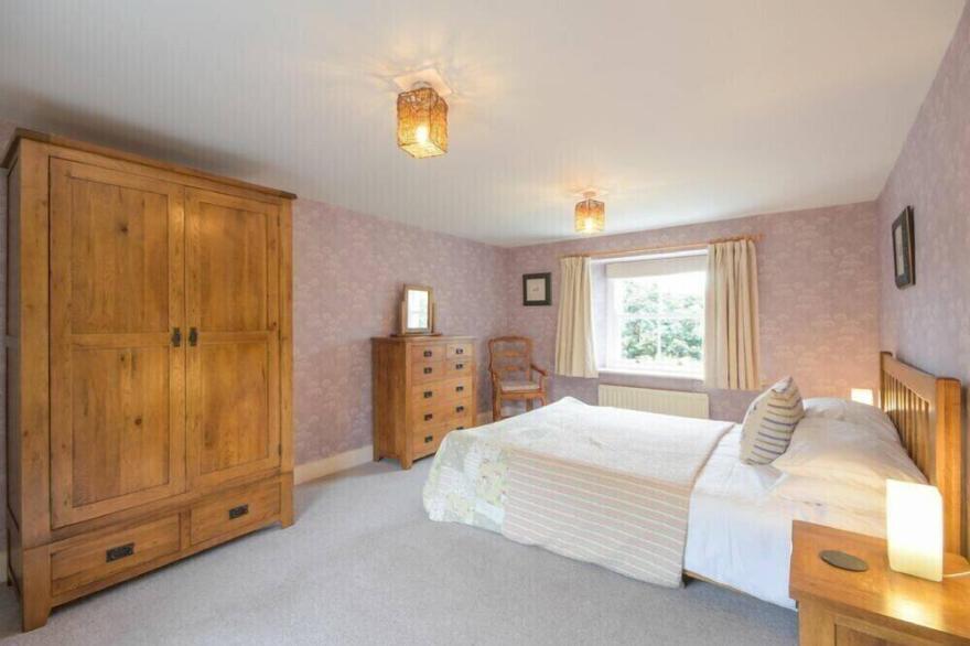 BREMEL BARN, family friendly, with open fire in Low Newton-By-The-Sea