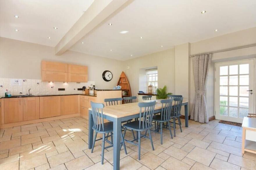 BUDLE GRANARY, pet friendly, country holiday cottage in Bamburgh