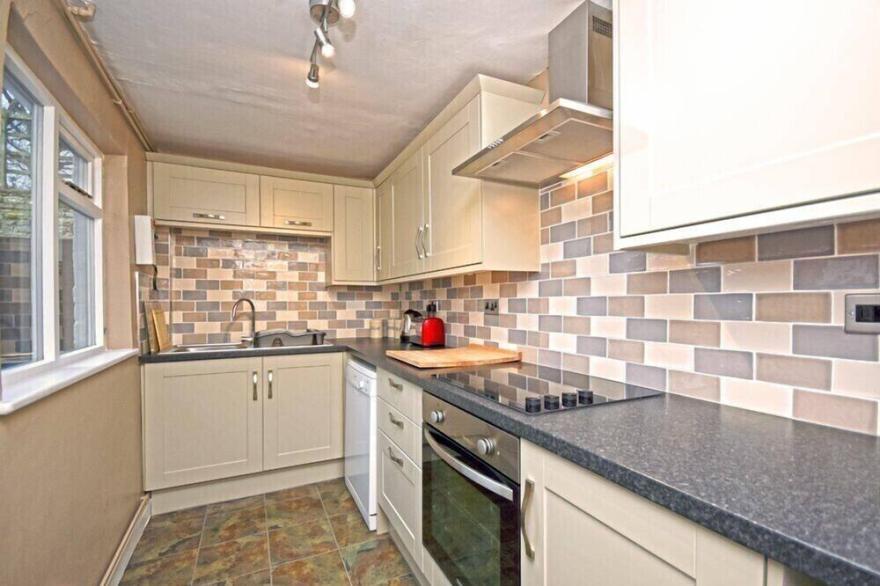 BEACH HOUSE (ALNMOUTH), pet friendly, with open fire in Alnmouth