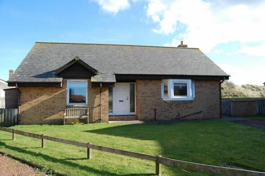 DUNES COTTAGE, pet friendly, country holiday cottage in Beadnell