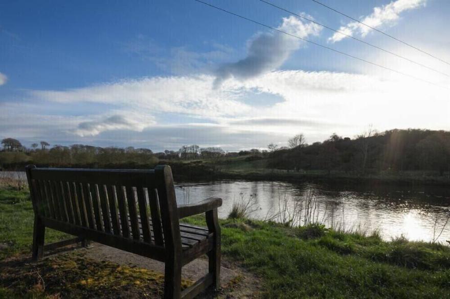 COQUET COTTAGE (WARKWORTH), pet friendly, with open fire in Warkworth
