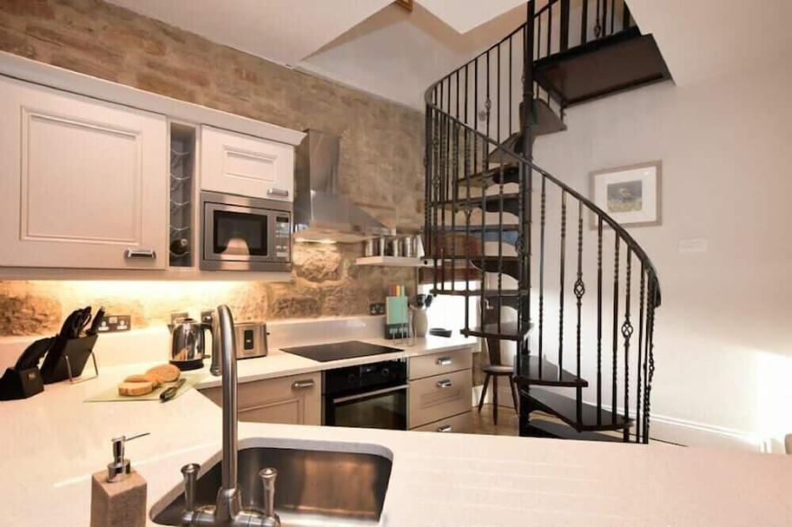 COQUET COTTAGE (WARKWORTH), pet friendly, with open fire in Warkworth