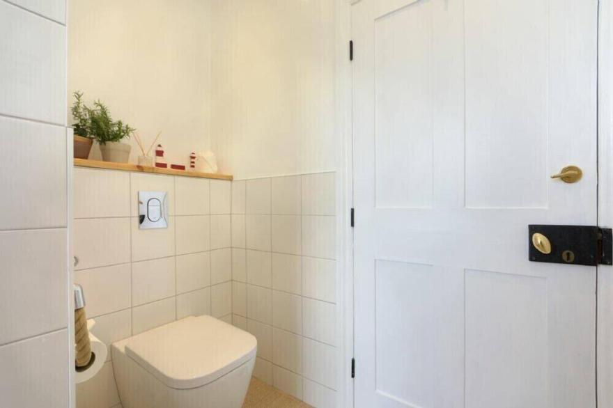 ESTUARY VIEW, family friendly, country holiday cottage in Alnmouth