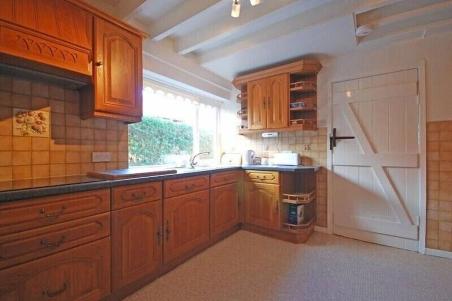 WHITESTACKS, family friendly, country holiday cottage in Bamburgh