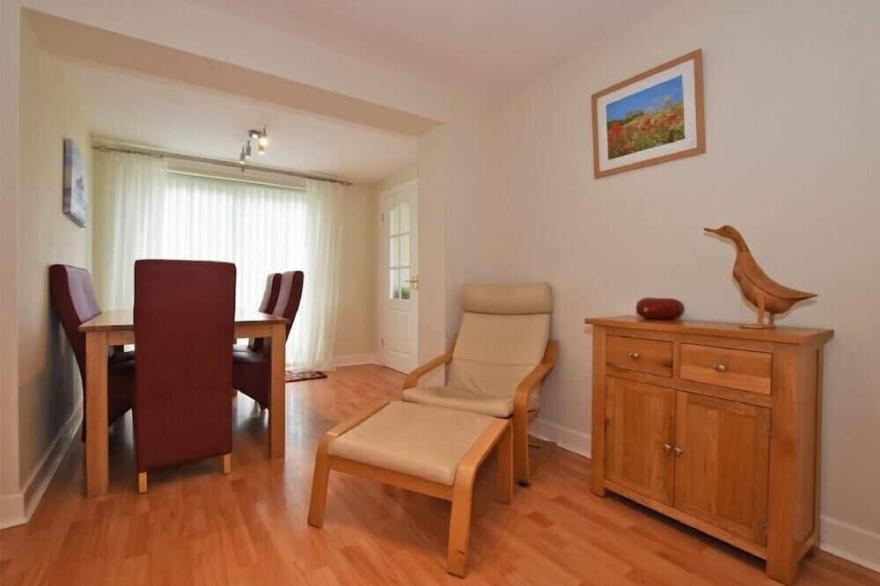 BEACH VIEW, family friendly, with a garden in Seahouses