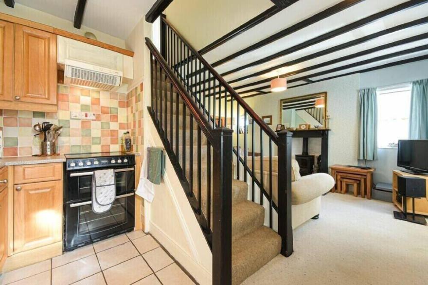 HILLTOP COTTAGE, pet friendly, with open fire in Wark-On-Tweed