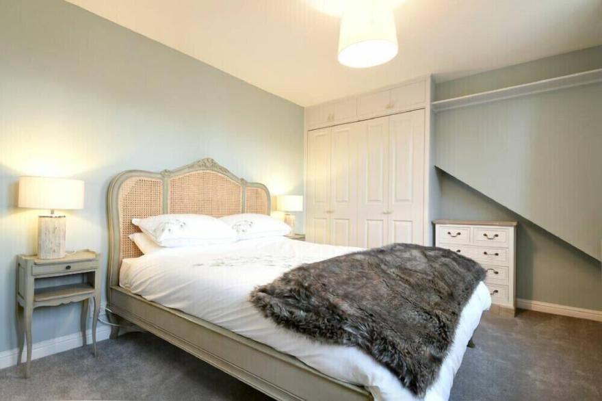 EAST FARM CROFT, pet friendly, with open fire in Embleton