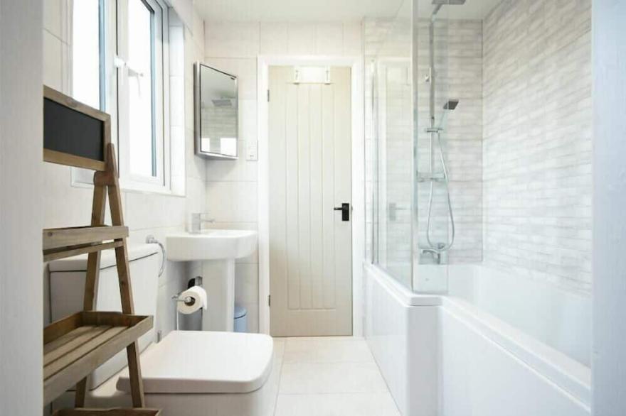 EAST FARM CROFT, pet friendly, with open fire in Embleton