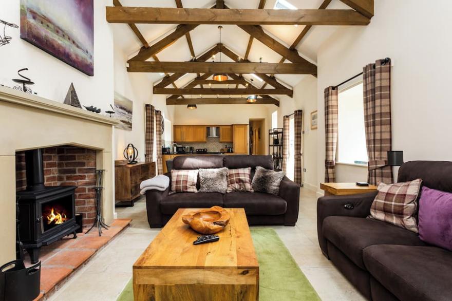BIRSLEY COTTAGE, pet friendly, country holiday cottage in Alnwick