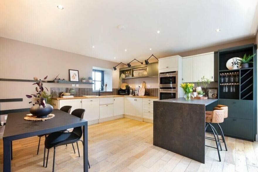 THE BOLTHOLE, family friendly, character holiday cottage in Eglingham