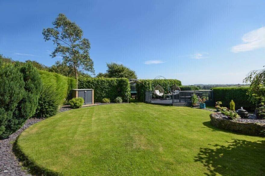 MOSSYFORD COTTAGE, pet friendly, country holiday cottage in Alnwick