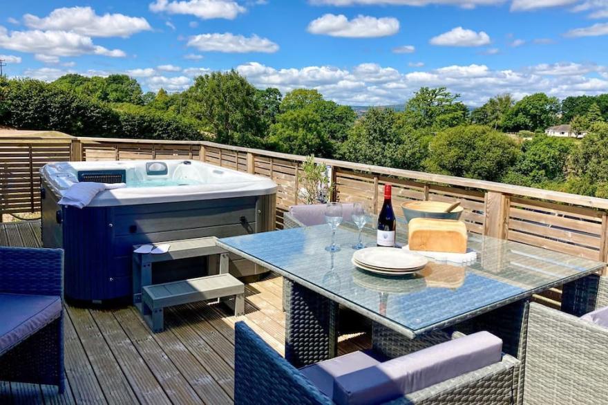 2 bedroom accommodation in Newton Abbot