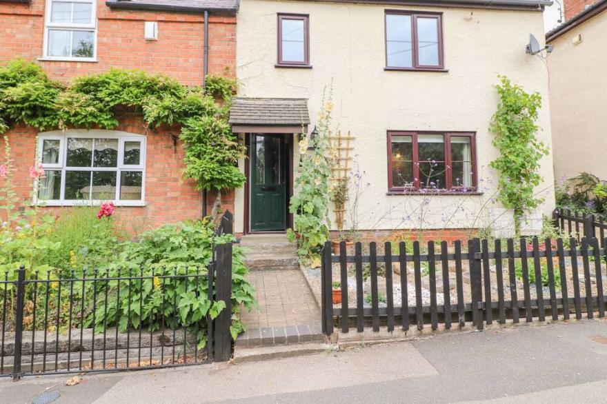 VINE COTTAGE, family friendly, with a garden in Whissendine