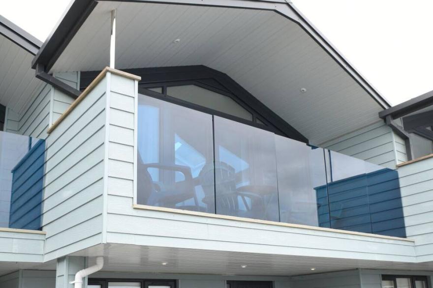 Stylish and modern, three bed house with sea views!