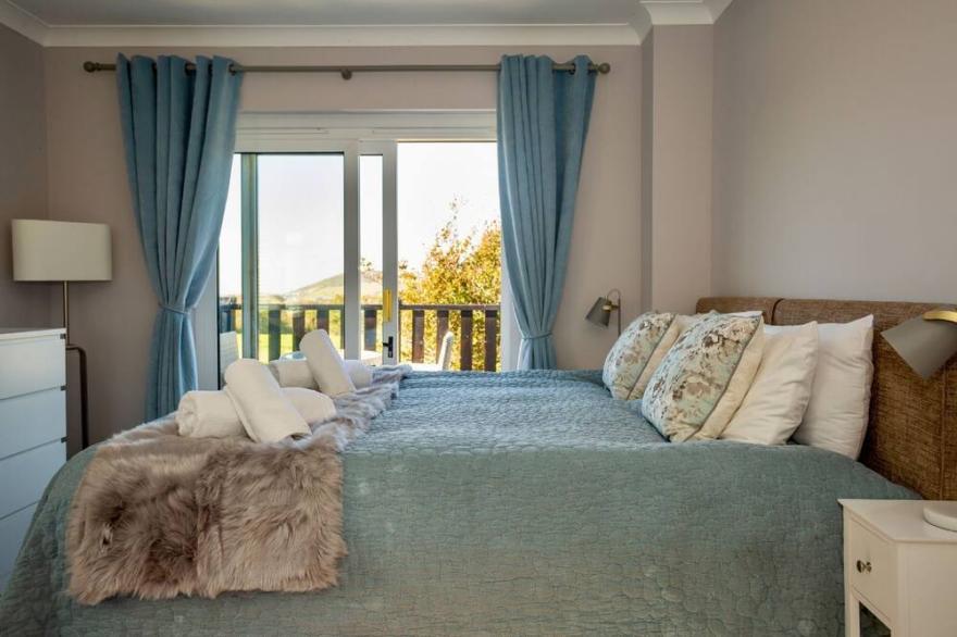 CROYDE BEACH HAVEN | 5 Bedrooms | Hot Tub | Pets Welcome