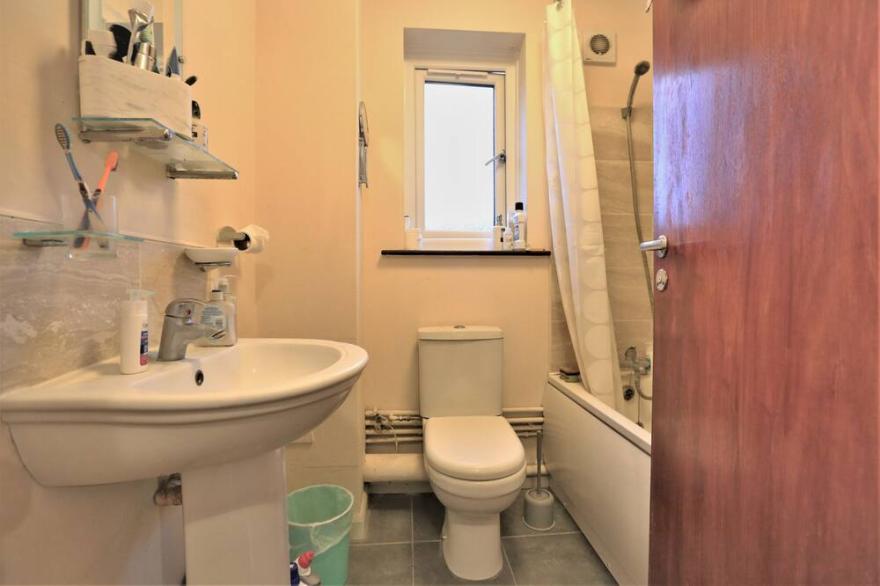 Captivating House in Romford