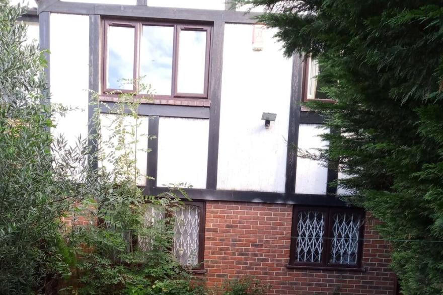 Captivating House in Romford
