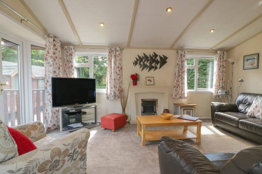 POPPY LODGE, family friendly in Lostwithiel