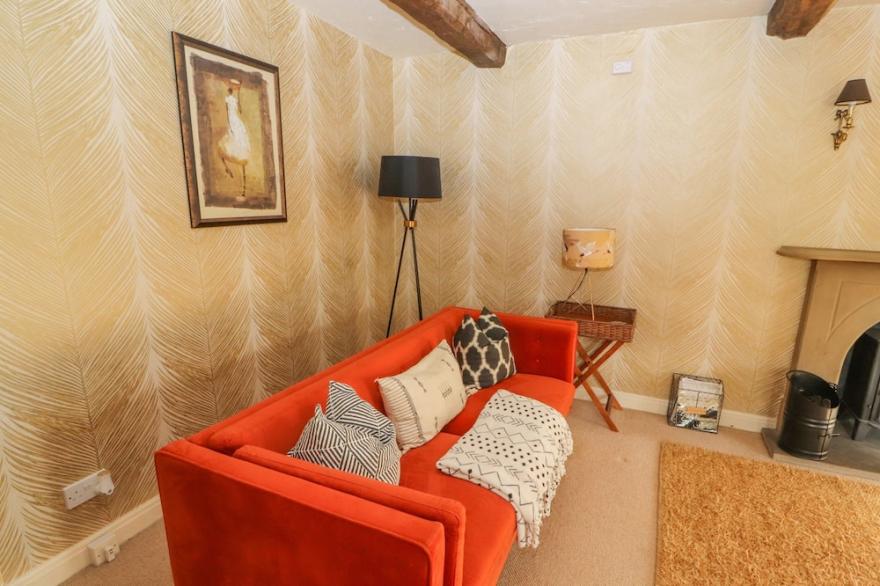 CLERK BECK COTTAGE, pet friendly, with a garden in Ulverston