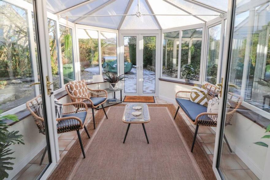 CLERK BECK COTTAGE, pet friendly, with a garden in Ulverston