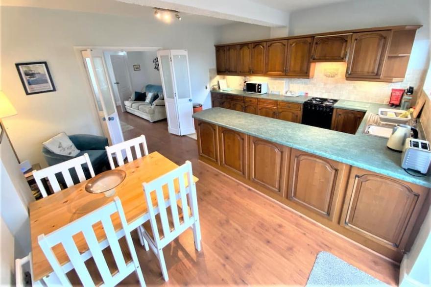 Sandpiper - sea views and seconds from the beach