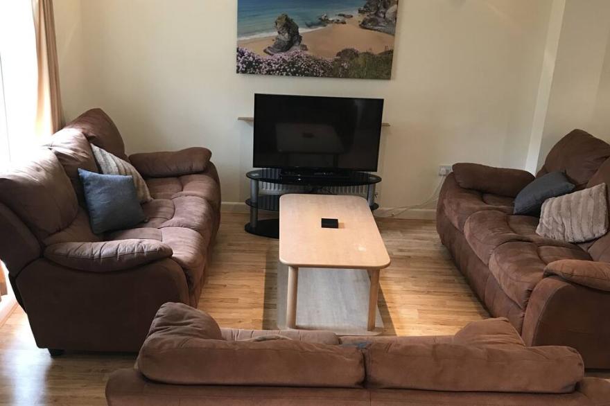 Pearl Cottage - Spacious 4 Bedroom Holiday Home, Atlantic Coast, + Facilities.