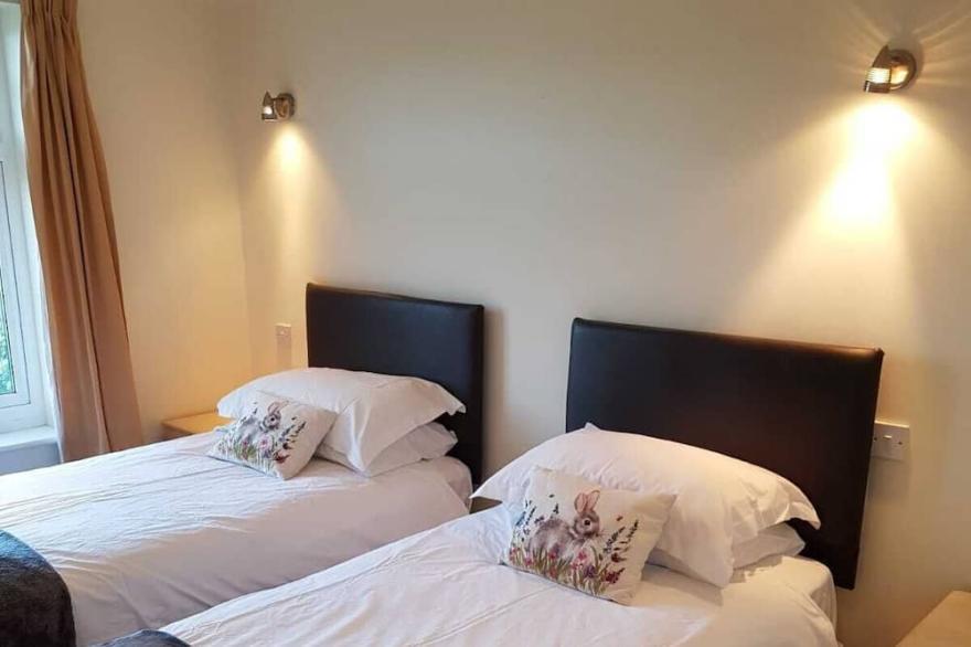 Pearl Cottage - Spacious 4 Bedroom Holiday Home, Atlantic Coast, + Facilities.