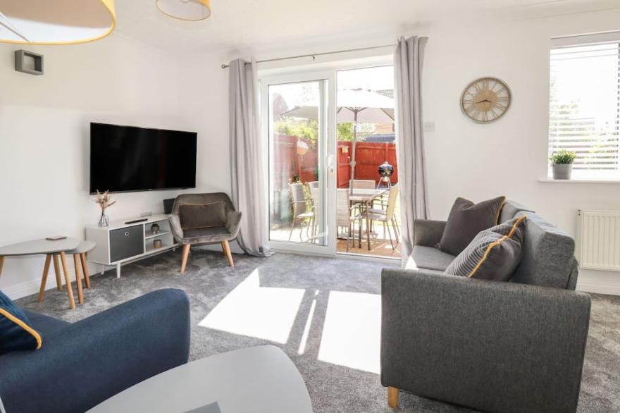 SEA REST, pet friendly, character holiday cottage in Bude
