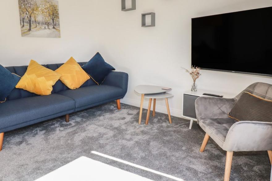SEA REST, pet friendly, character holiday cottage in Bude
