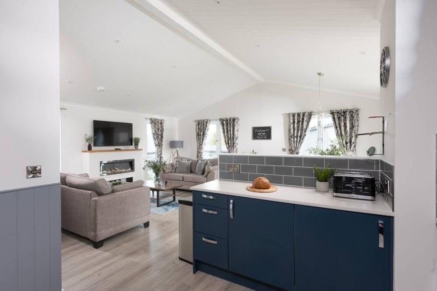 Hazel Lodge, 27 Roadford Lake Lodges
