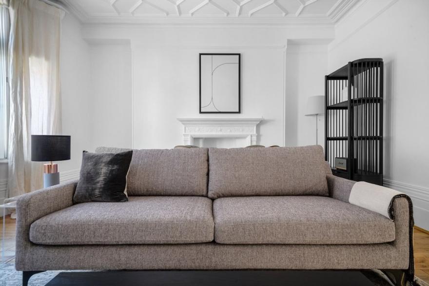 Large High Ceilings Covent Garden 2BR, nr. LeicSqre Stn, by Blueground