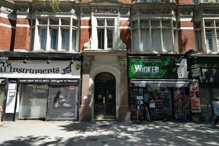 Large High Ceilings Covent Garden 2BR, nr. LeicSqre Stn, by Blueground