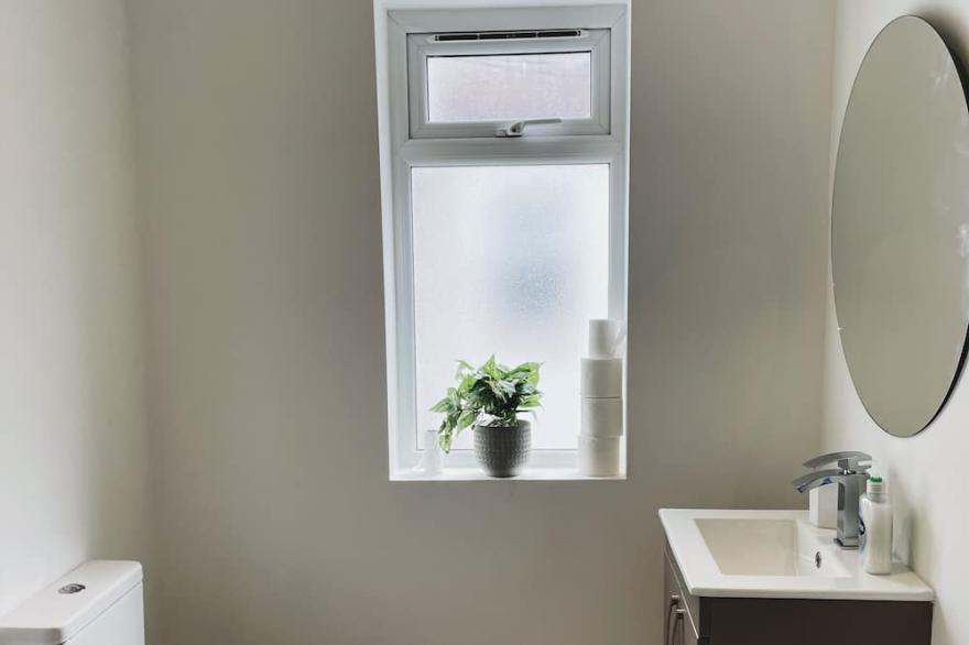 Modern 3Bed - City Centre - Free Parking - Temple