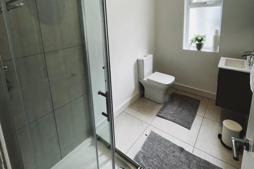 Modern 3Bed - City Centre - Free Parking - Temple
