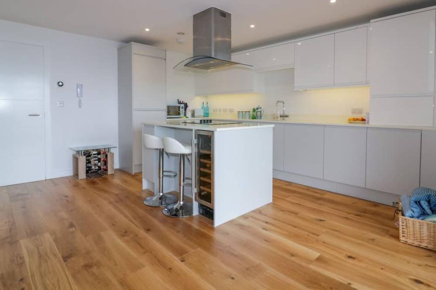 ONSHORE, family friendly, country holiday cottage in Newquay