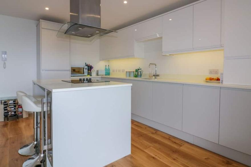 ONSHORE, family friendly, country holiday cottage in Newquay