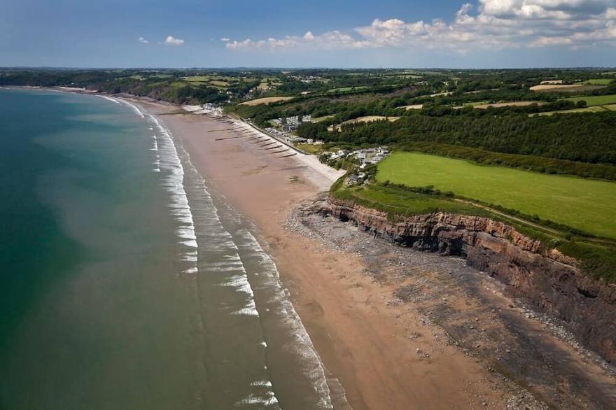 Sea Banks , Saundersfoot, Pembrokeshire- Family and dog friendly
