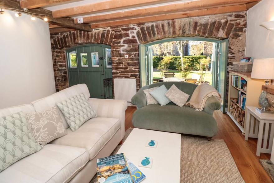 BAYTREE COTTAGE, character holiday cottage in Galmpton, Torbay