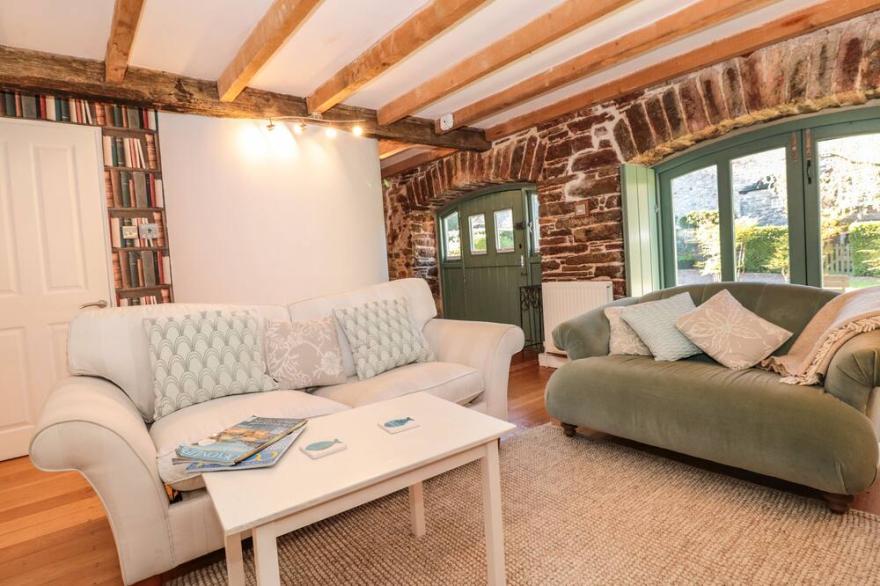 BAYTREE COTTAGE, character holiday cottage in Galmpton, Torbay