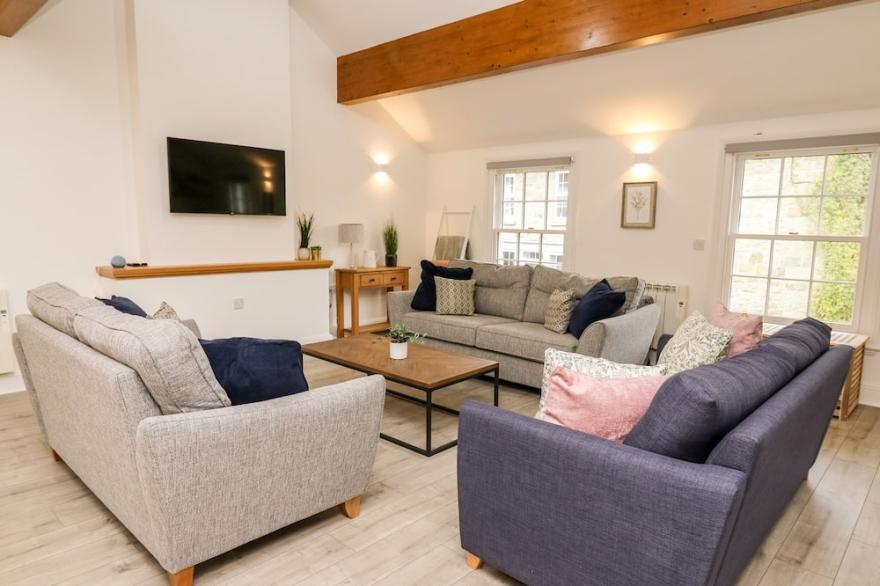 BRIDGEND COTTAGES, character holiday cottage in Llandrindod Wells