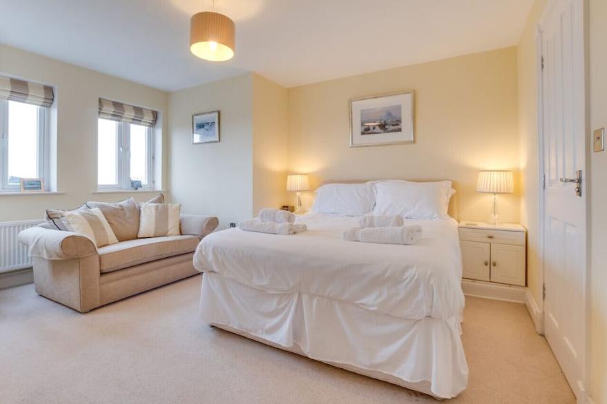 No 1, Twin Palms - Four Bedroom House, Sleeps 8