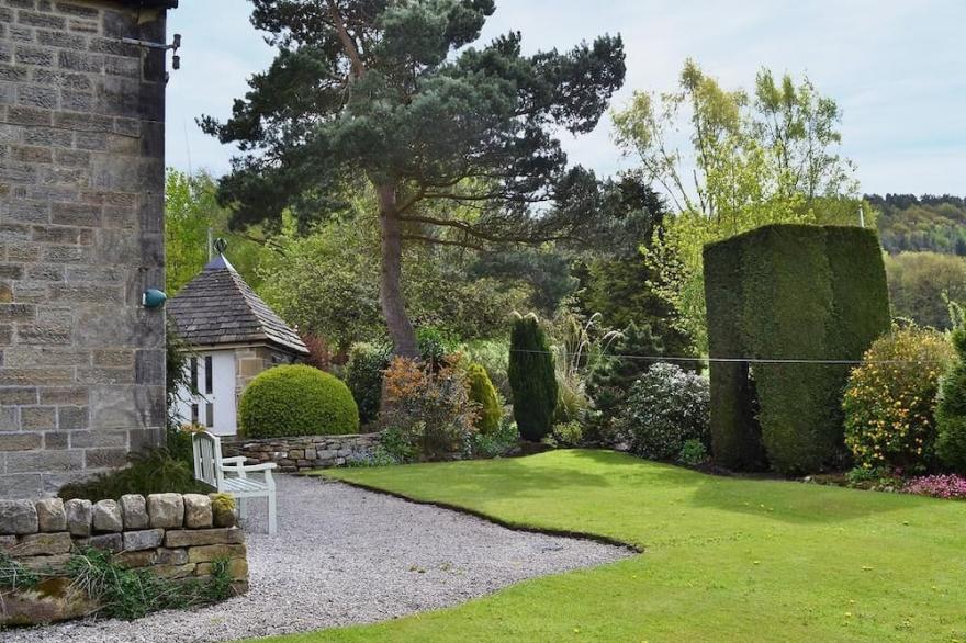 Cosy Cottage with indoor pool in 9 acres of garden