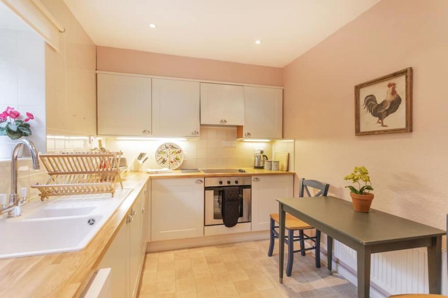 Cosy Cottage with indoor pool in 9 acres of garden
