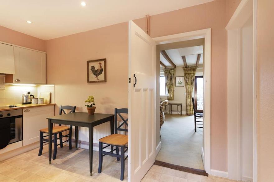 Cosy Cottage with indoor pool in 9 acres of garden