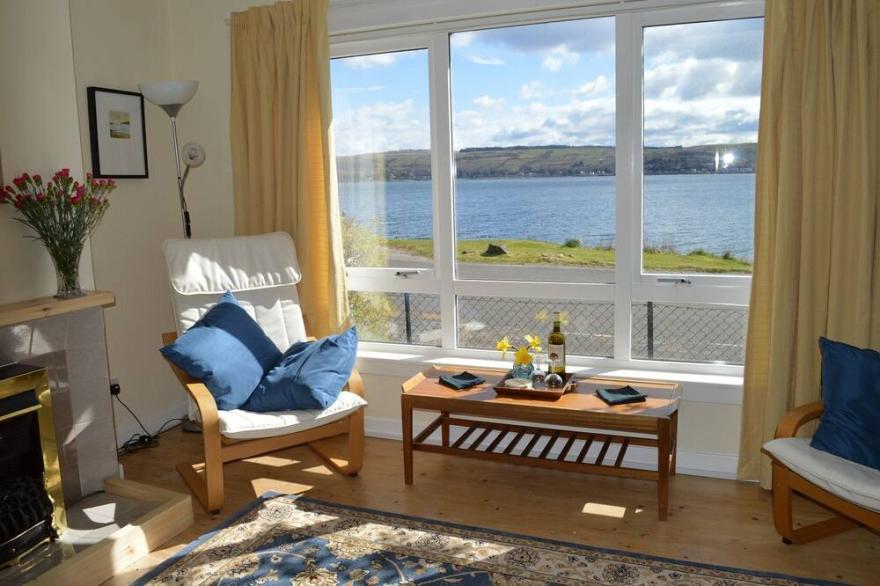 Pebbles Shore, sea front location, disabled friendly, pets welcome