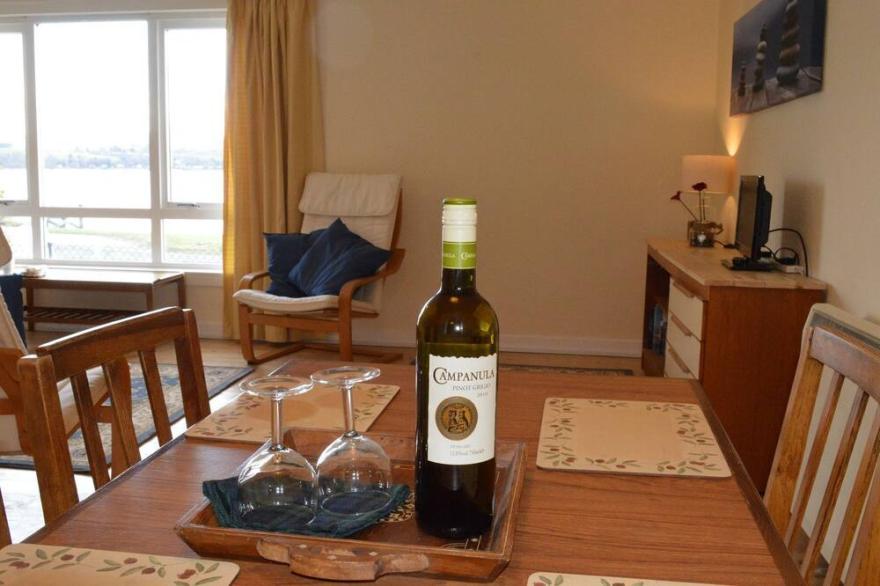 Pebbles Shore, sea front location, disabled friendly, pets welcome