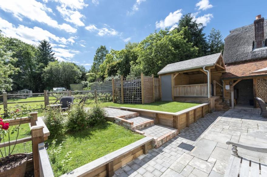 This cottage is situated in a pretty hamlet amid glorious Dorset countryside.