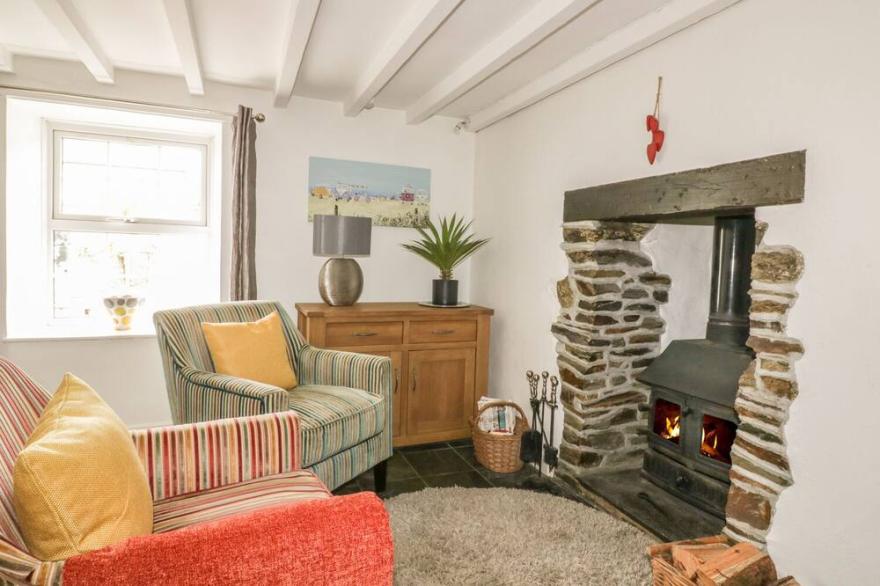 BLACKSMITH'S COTTAGE, pet friendly, with open fire in Crantock